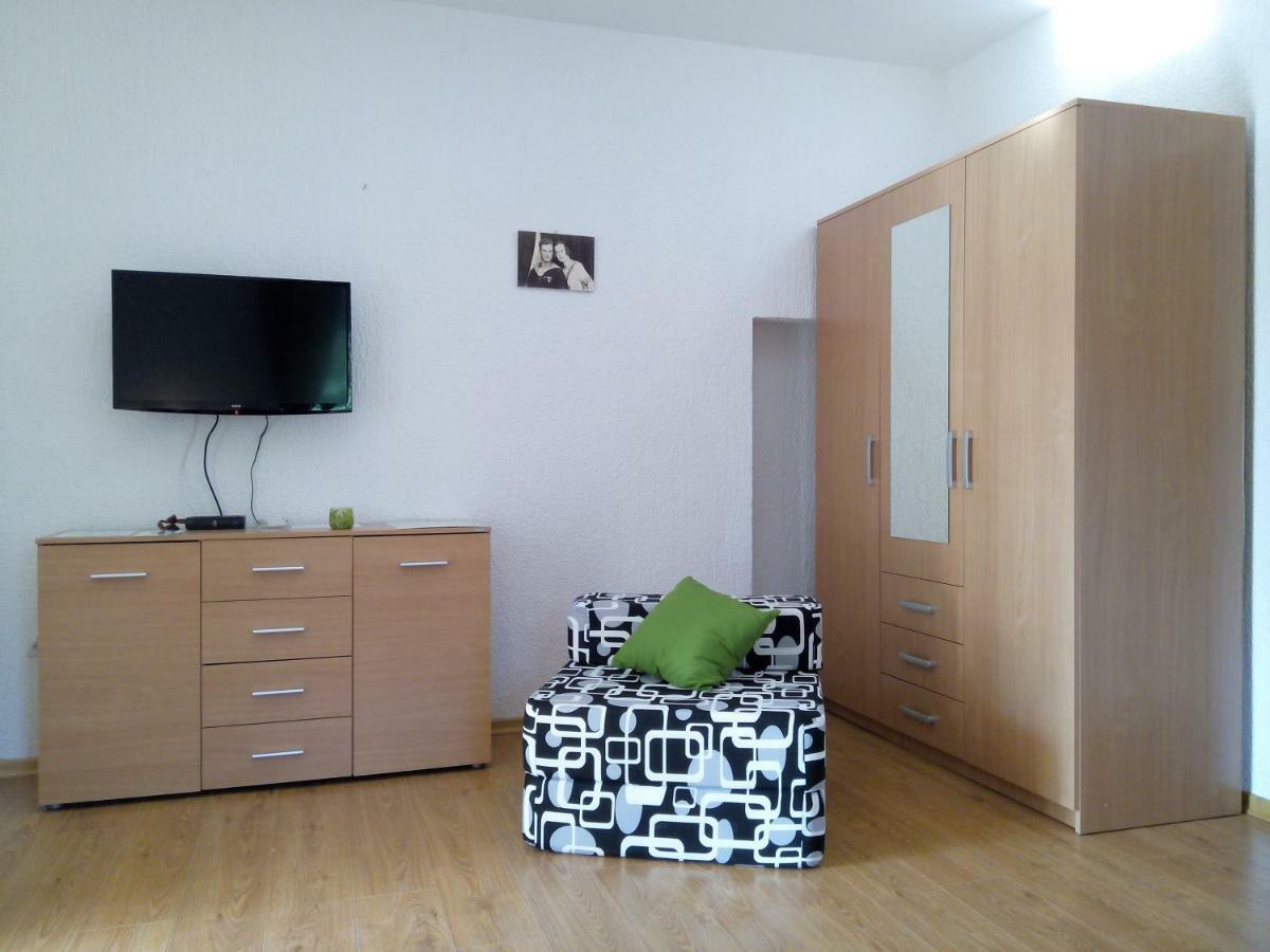 Apartments Villa Elda Перой Екстер'єр фото
